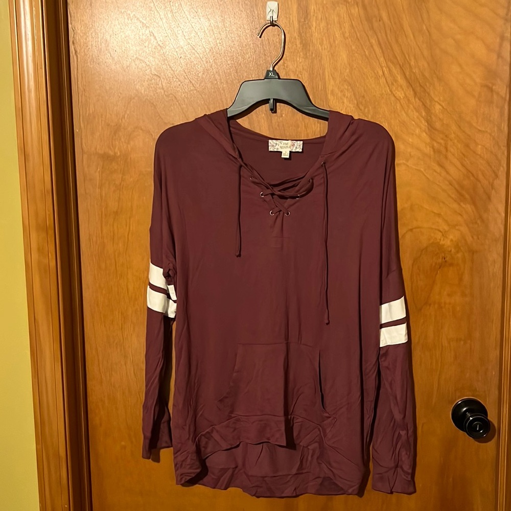 Maroon hoodie with pocket.sz L  Pink Republic